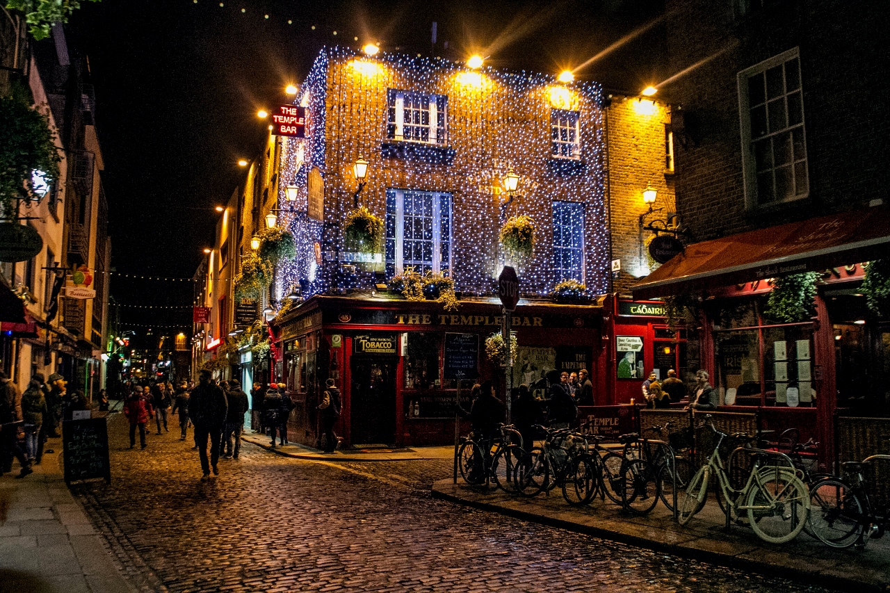 Temple Bar Pub in Dublin Ireland by Julie Miche travel blogger